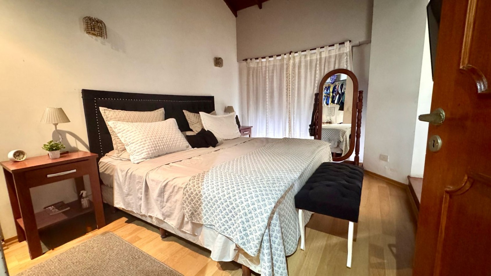 VENTA CASA 4 AMB. CON COCHERA, Versalles. APTO CREDITO