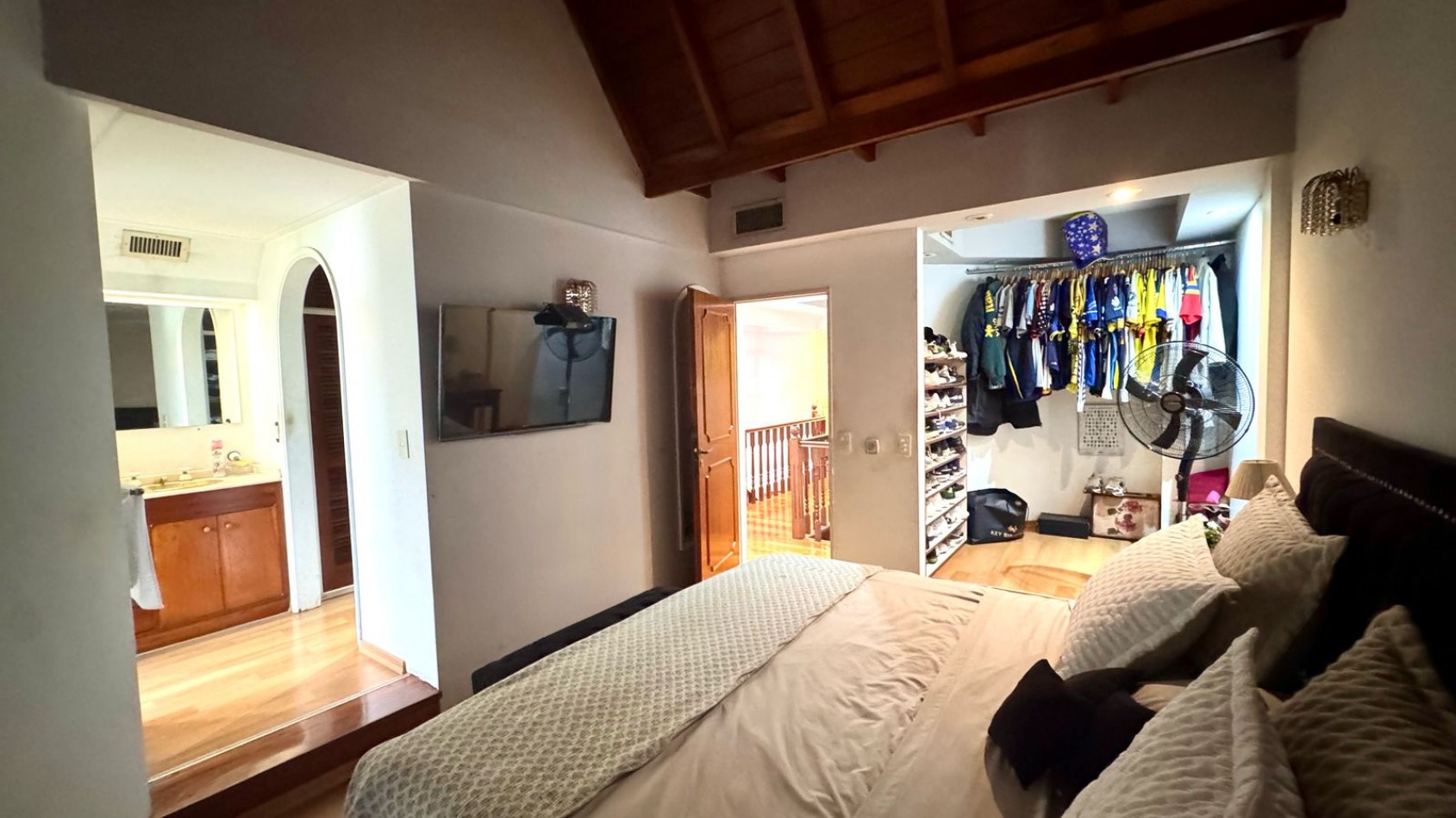 VENTA CASA 4 AMB. CON COCHERA, Versalles. APTO CREDITO