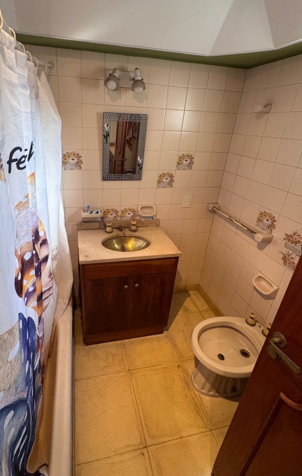 VENTA CASA 4 AMB. CON COCHERA, Versalles. APTO CREDITO