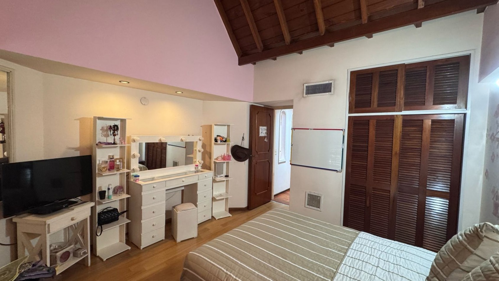 VENTA CASA 4 AMB. CON COCHERA, Versalles. APTO CREDITO