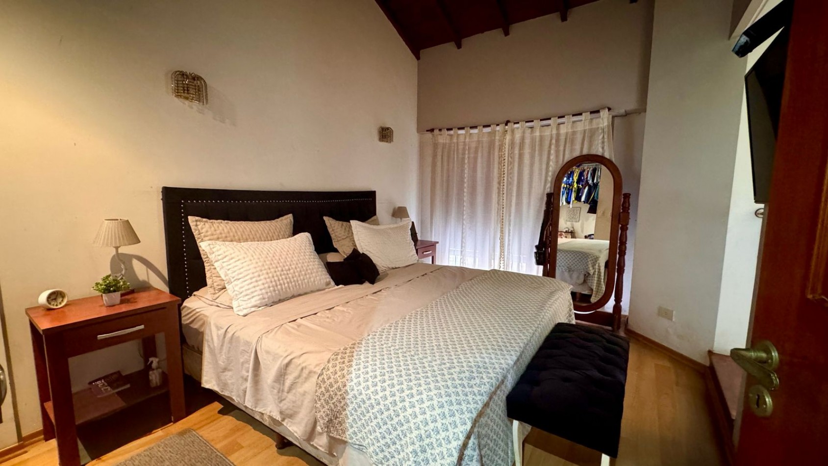 VENTA CASA 4 AMB. CON COCHERA, Versalles. APTO CREDITO