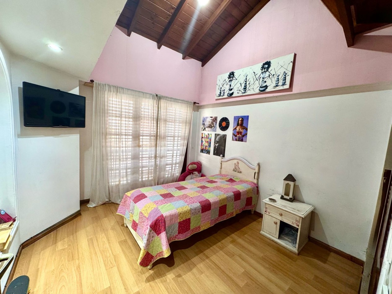 VENTA CASA 4 AMB. CON COCHERA, Versalles. APTO CREDITO