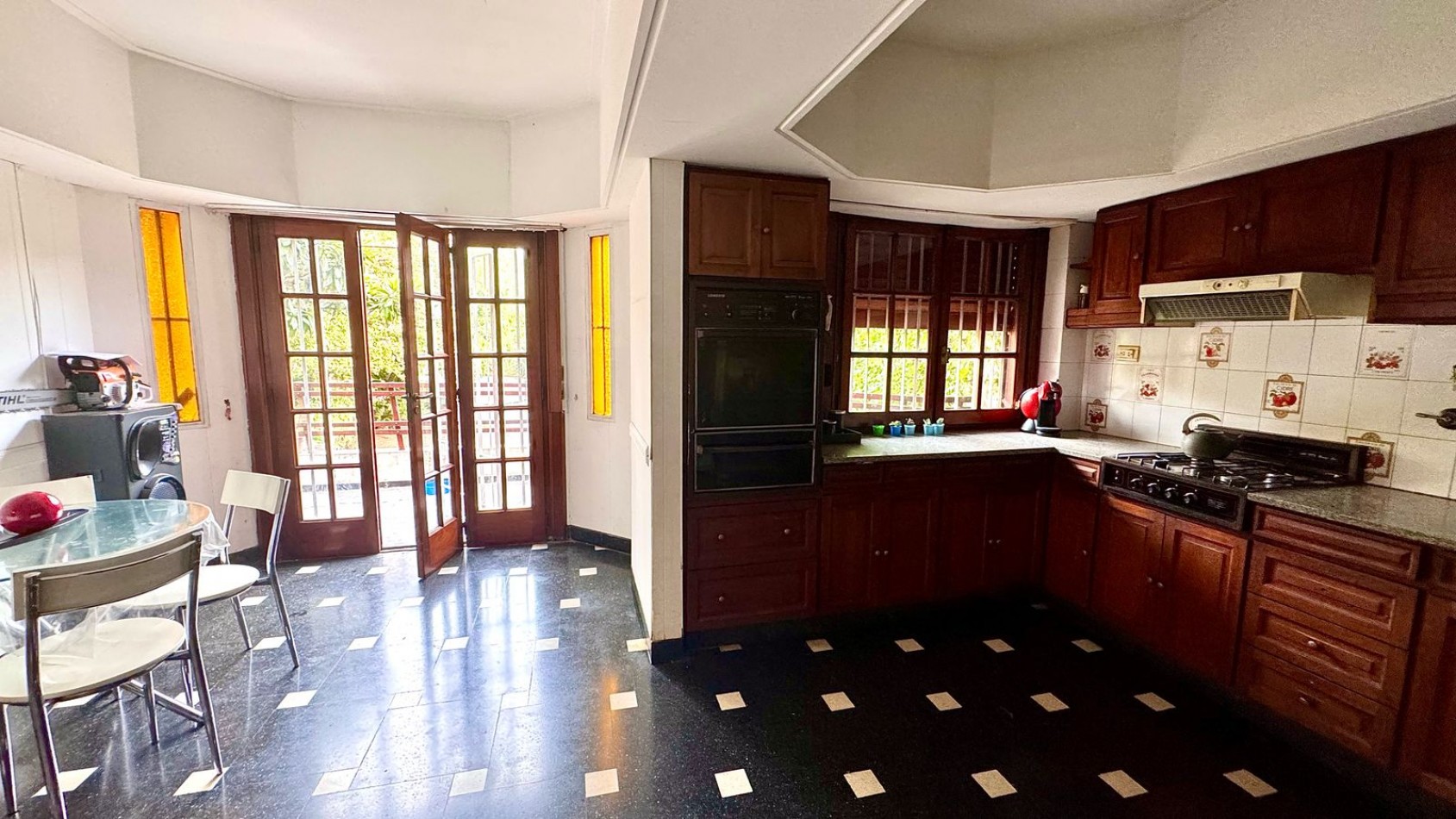 VENTA CASA 4 AMB. CON COCHERA, Versalles. APTO CREDITO