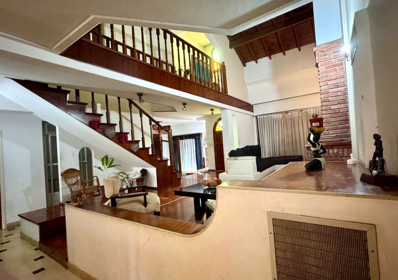 VENTA CASA 4 AMB. CON COCHERA, Versalles. APTO CREDITO