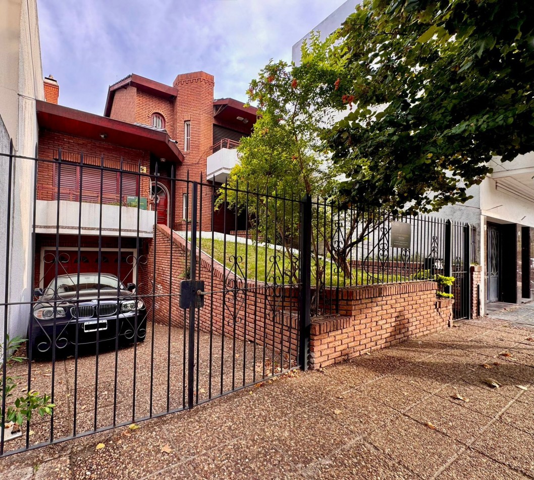 VENTA CASA 4 AMB. CON COCHERA, Versalles. APTO CREDITO
