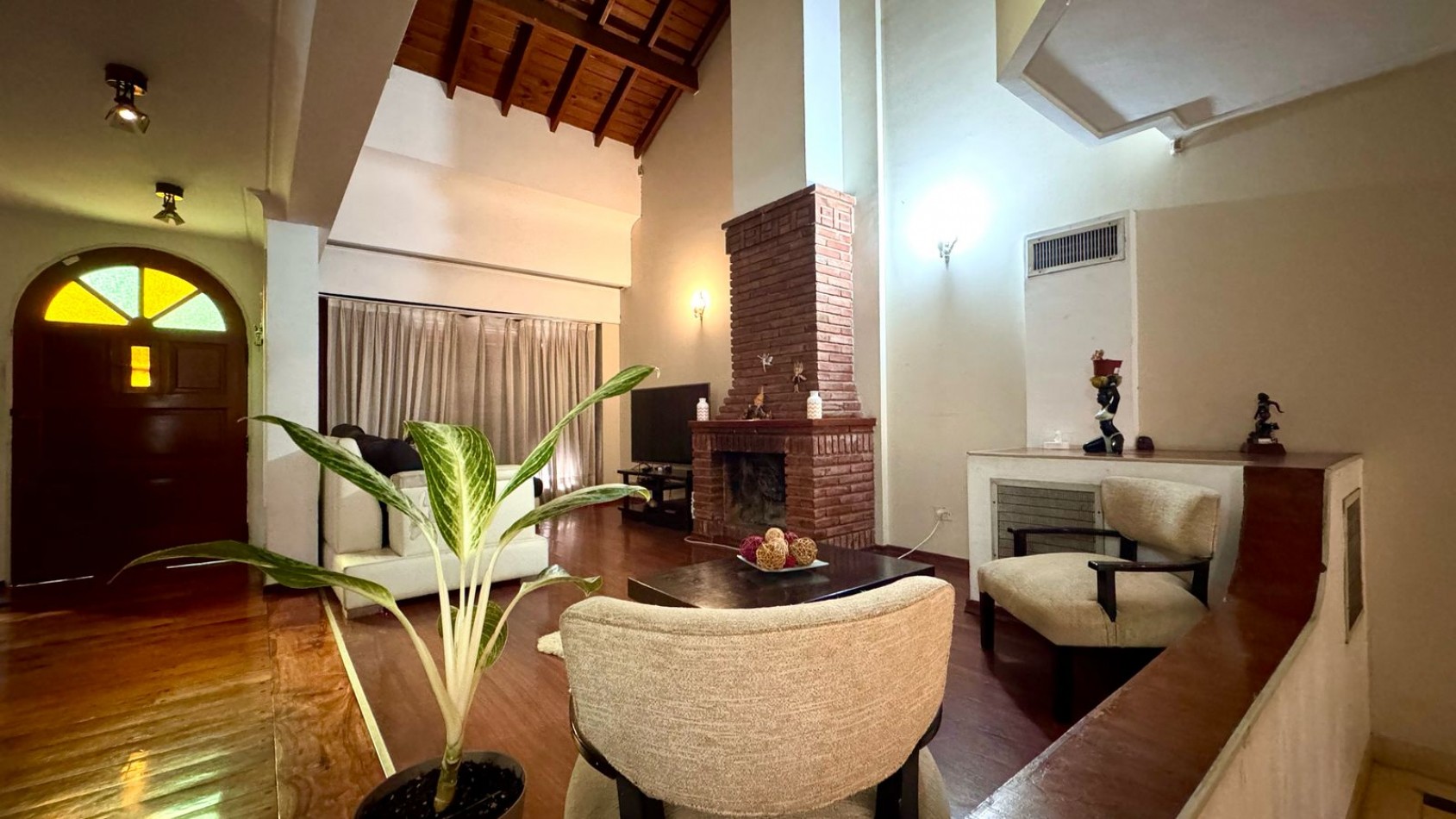 VENTA CASA 4 AMB. CON COCHERA, Versalles. APTO CREDITO