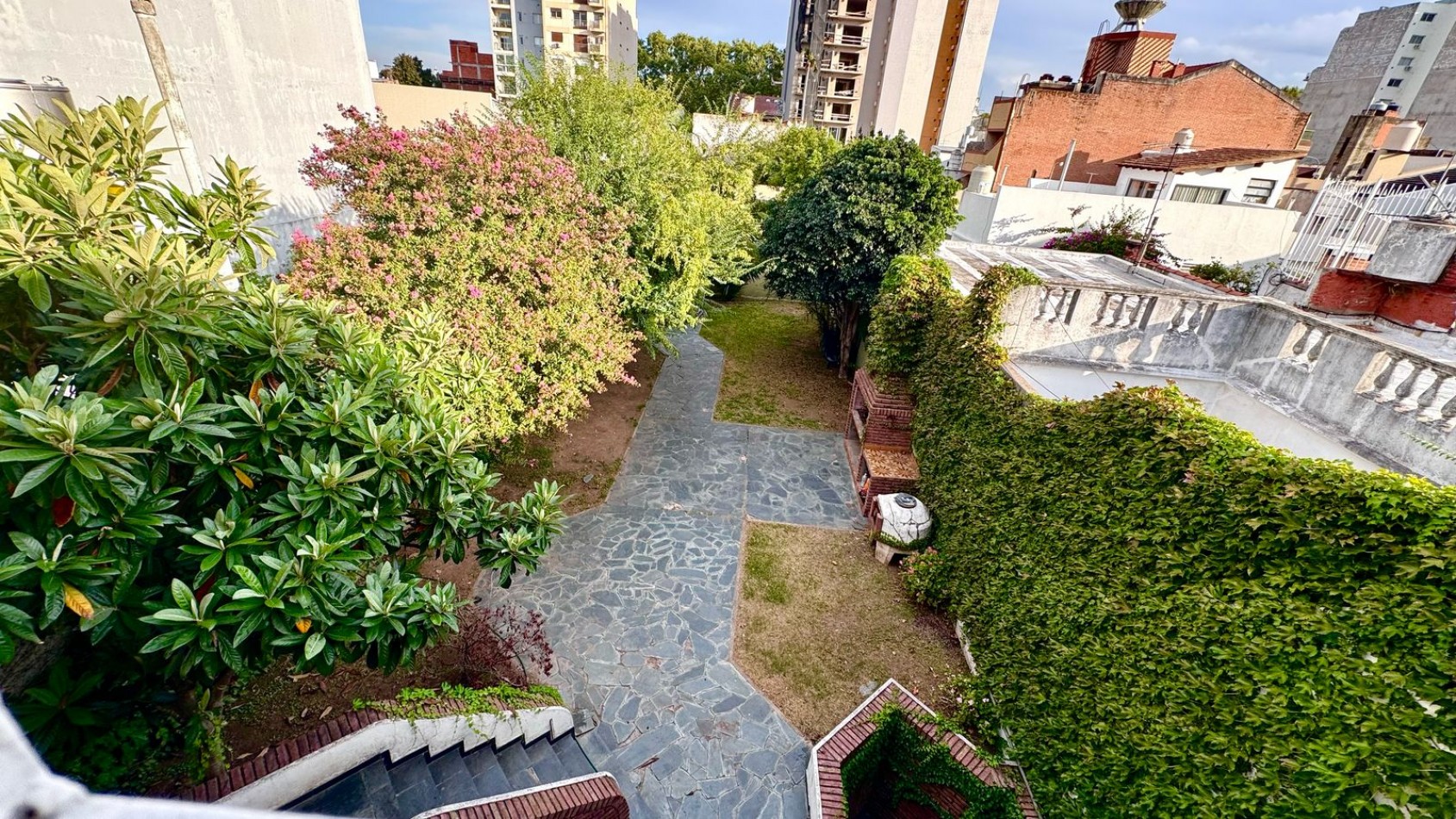 VENTA CASA 4 AMB. CON COCHERA, Versalles. APTO CREDITO